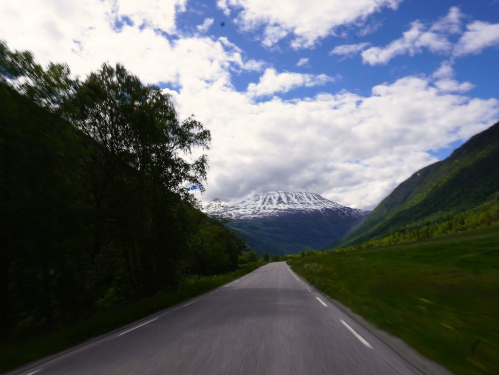 Sklasty-teoriyu-na-vodiyske-posvidchennya-v-Norvehii-ne-tak-prosto-dvoje-z-pyaty-provalyuyut-ispyt