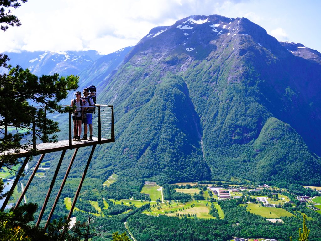 10-litnikh-marshrutiv-norvehii-iaki-u-trendi