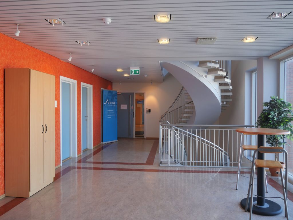yak-ukraintsiam-znayty-robotu-v-hotelno-restorannomu-biznesi-norvehii-bezkoshtovnyi-kurs-ta-12-tyzhniv-praktyky